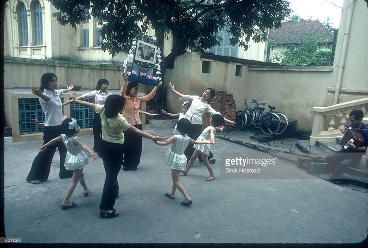 Picture 2 of Vietnam in 1980 in the photo of Dirck Halstead