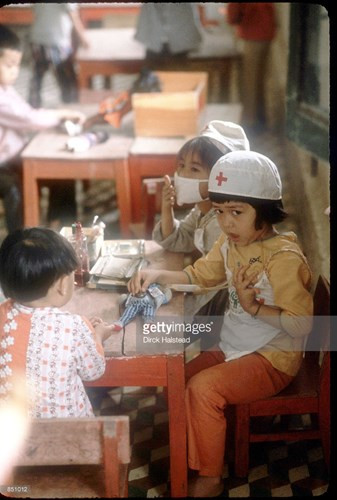 Picture 3 of Vietnam in 1980 in the photo of Dirck Halstead