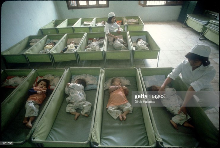 Picture 8 of Vietnam in 1980 in the photo of Dirck Halstead