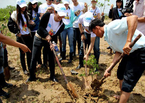 Picture 1 of Vietnam responded to the campaign to make the world cleaner