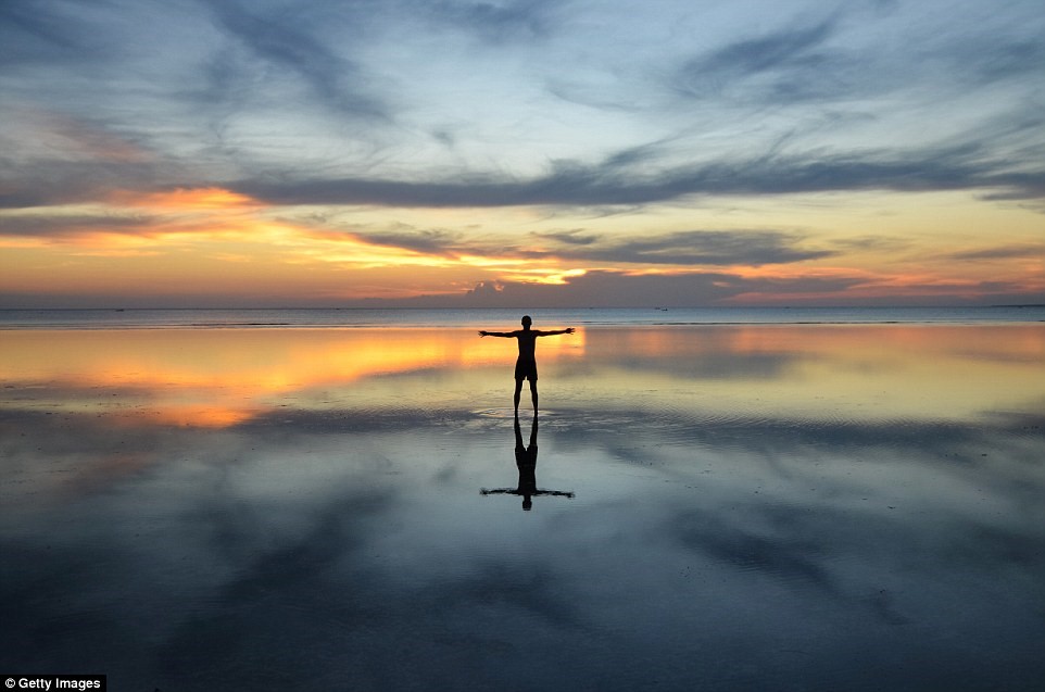 Picture 7 of Vietnam salt copper is at the top of the most beautiful sunset view