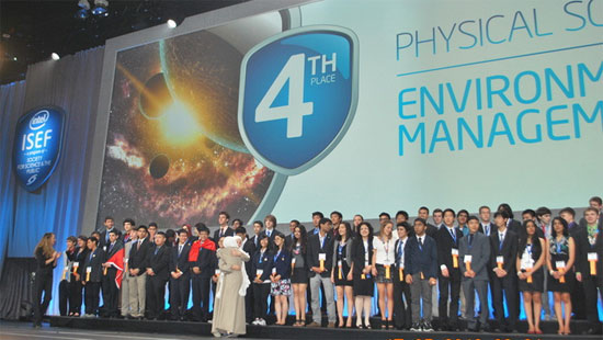 Picture 1 of Vietnam won two 4th prizes at the Intel ISEF 2013 finals