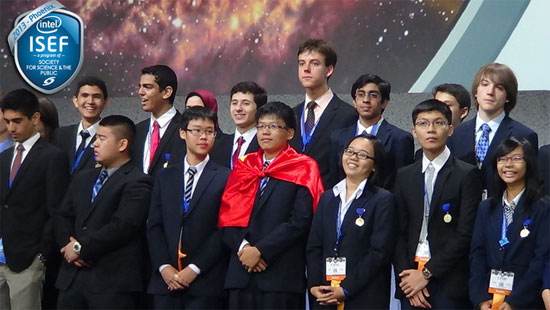 Picture 2 of Vietnam won two 4th prizes at the Intel ISEF 2013 finals