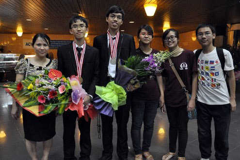 Vietnam won two gold medals of the International Physics Olympiad images 1