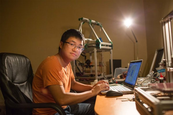 Picture 1 of Vietnamese doctor and cheap 3D printer project