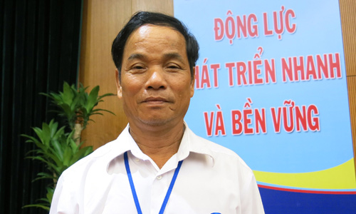 Picture 1 of Vietnamese farmers make their own multi-purpose plows from shrapnel