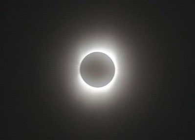 Picture 11 of Vietnamese residents and the world eagerly watch eclipse