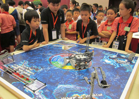 Picture 1 of Vietnamese students compete for robots in Da Nang