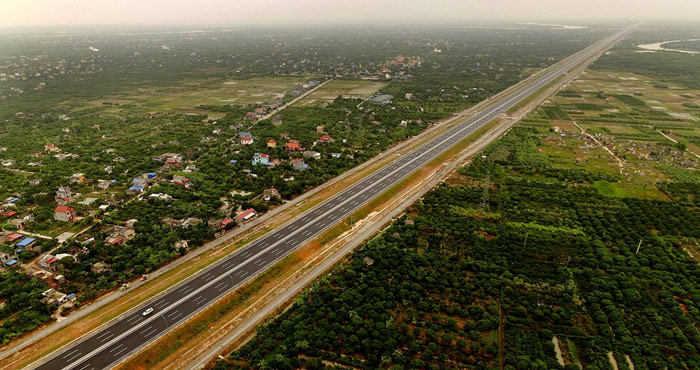 Picture 2 of View the most modern highways in Vietnam before the opening day