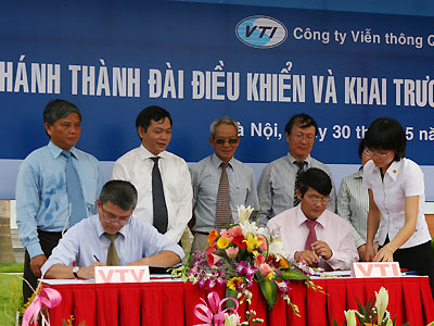 Picture 4 of VINASAT-1 satellites are officially commercially exploited