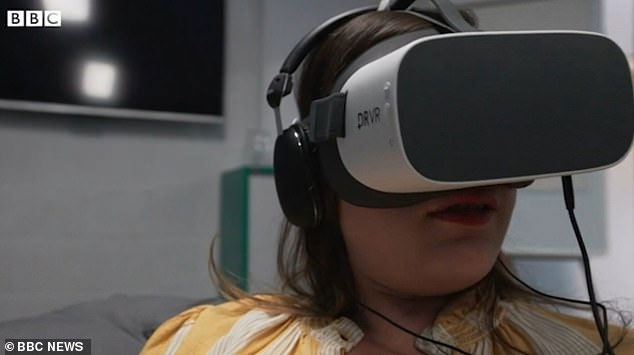Picture 5 of Virtual reality device helps women reduce labor pains