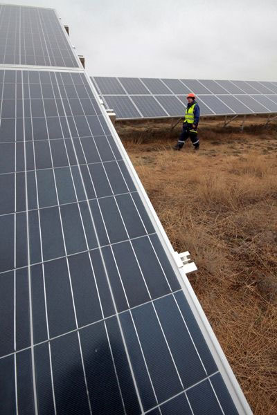 Picture 9 of Visit Europe's leading solar power plant