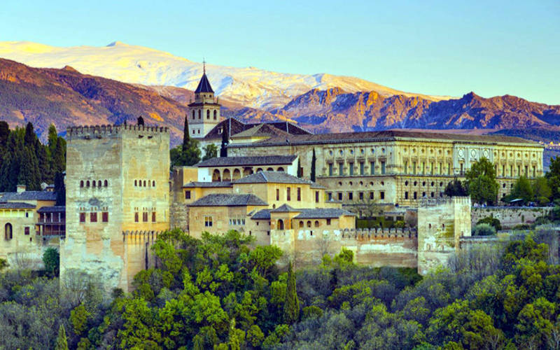 Picture 1 of Visit the world's most beautiful castles