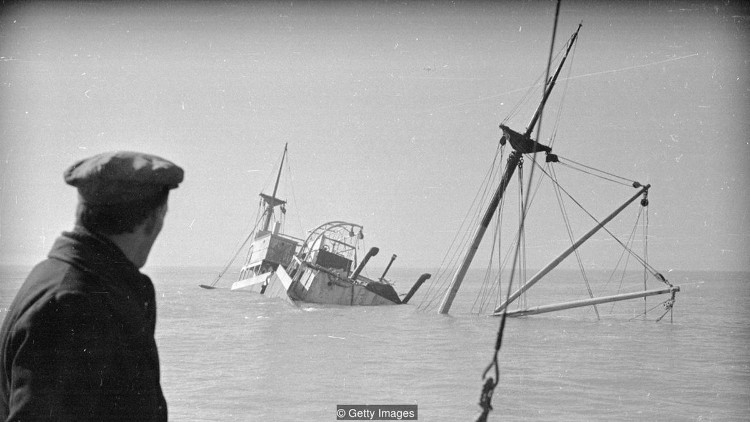 Picture 4 of Visiting the 'graveyard' of thousands of giant ships is in danger of disappearing forever