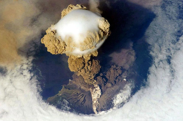 Picture 1 of Volcanic activity makes the Earth cooler