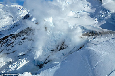 Picture 2 of Volcanic dust smoke like an atomic bomb