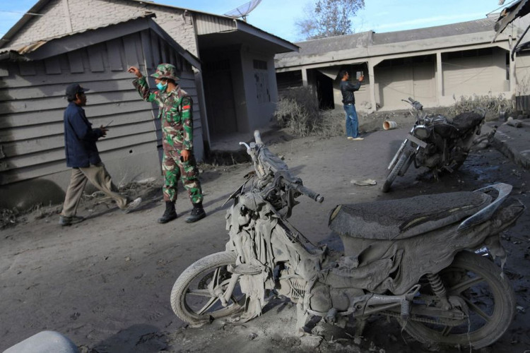 Picture 1 of Volcanic eruption in Indonesia, 7 people died