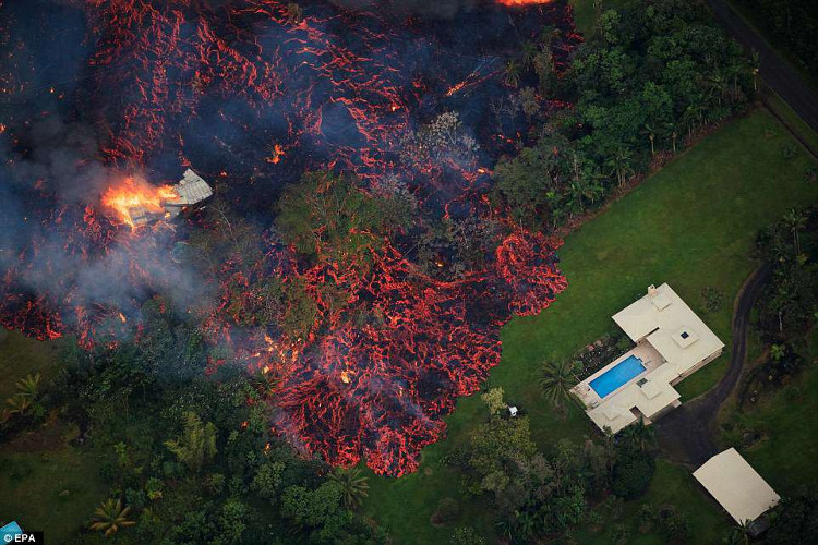 Picture 4 of Volcanic eruptions in Hawaii, lava can be seen from outer space