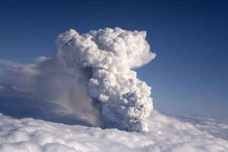 Picture 1 of Volcanoes erupted again on the glacier