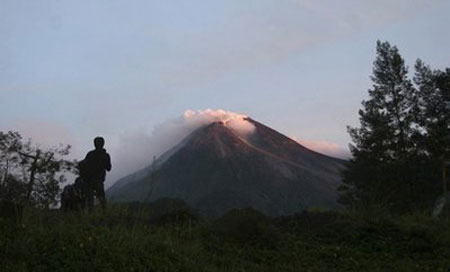 Picture 1 of Volcanoes, tsunami Indonesia killed 182 people
