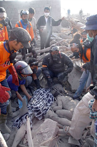 Picture 3 of Volcanoes, tsunami Indonesia killed 182 people