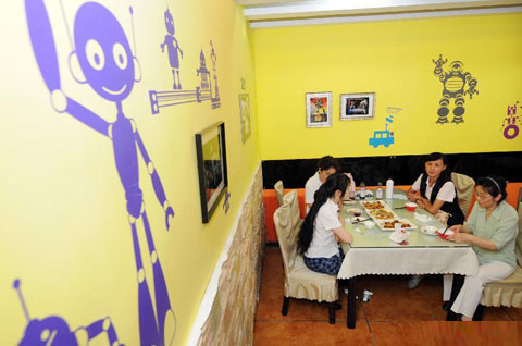 Picture 8 of Waiter in China