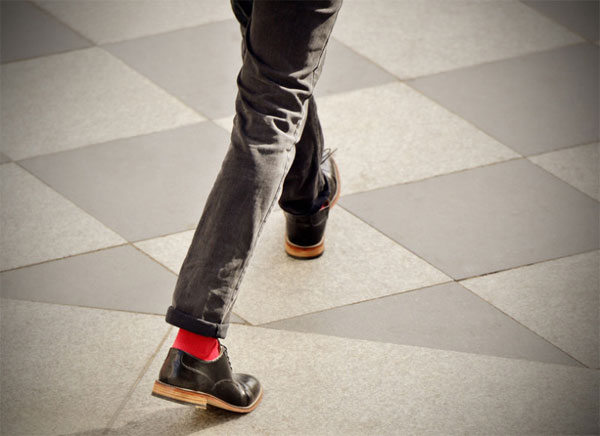 Picture 1 of Walking way affects people's psychology