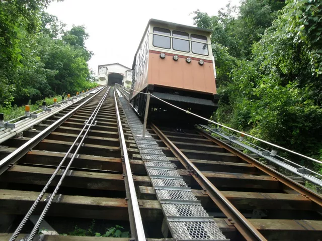 Picture 25 of Want to know how people build mountain climbing tracks, look at these 13 impressive examples