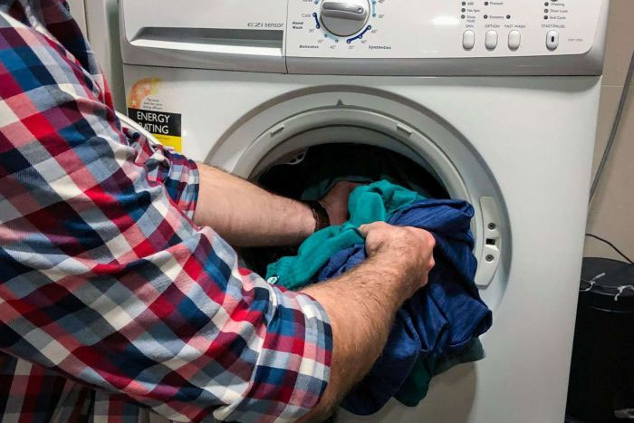 Picture 3 of Washing clothes with more water spreads more microscopic particles