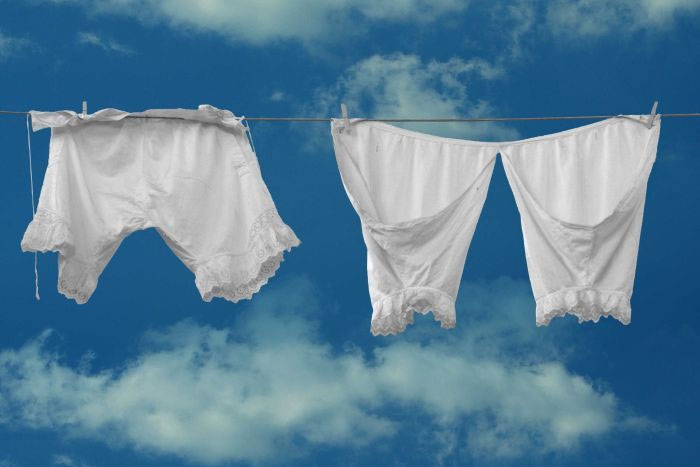 Picture 4 of Washing clothes with more water spreads more microscopic particles