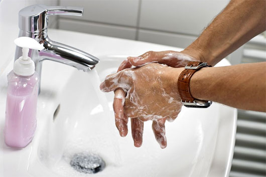 Picture 1 of Washing your hands with warm water does not kill bacteria
