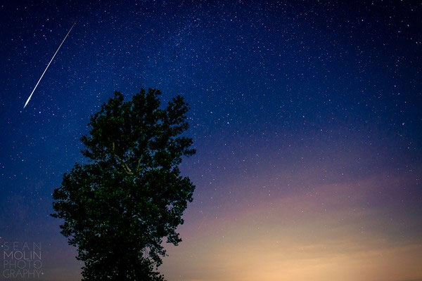 Picture 2 of Watch the biggest meteor shower of the year in December
