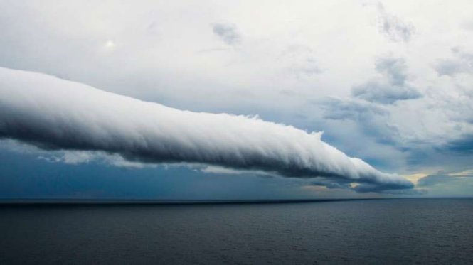 Picture 8 of Watch the clouds with strange shapes
