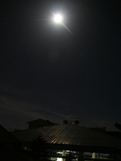 Picture 1 of Watch the Earth swallow the Moon in a record long Moon