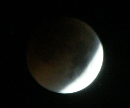 Picture 11 of Watch the Earth swallow the Moon in a record long Moon