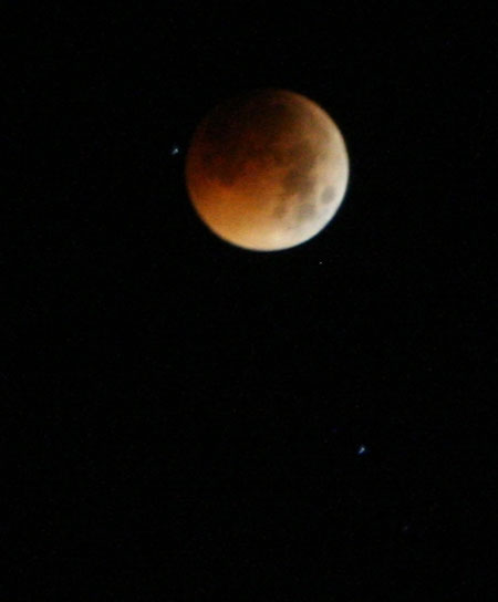 Picture 13 of Watch the Earth swallow the Moon in a record long Moon