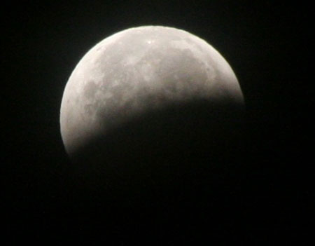 Picture 17 of Watch the Earth swallow the Moon in a record long Moon
