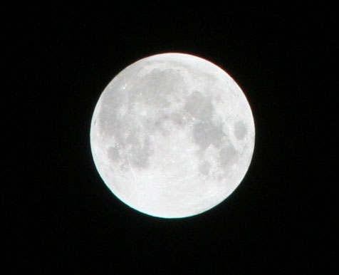 Picture 2 of Watch the Earth swallow the Moon in a record long Moon