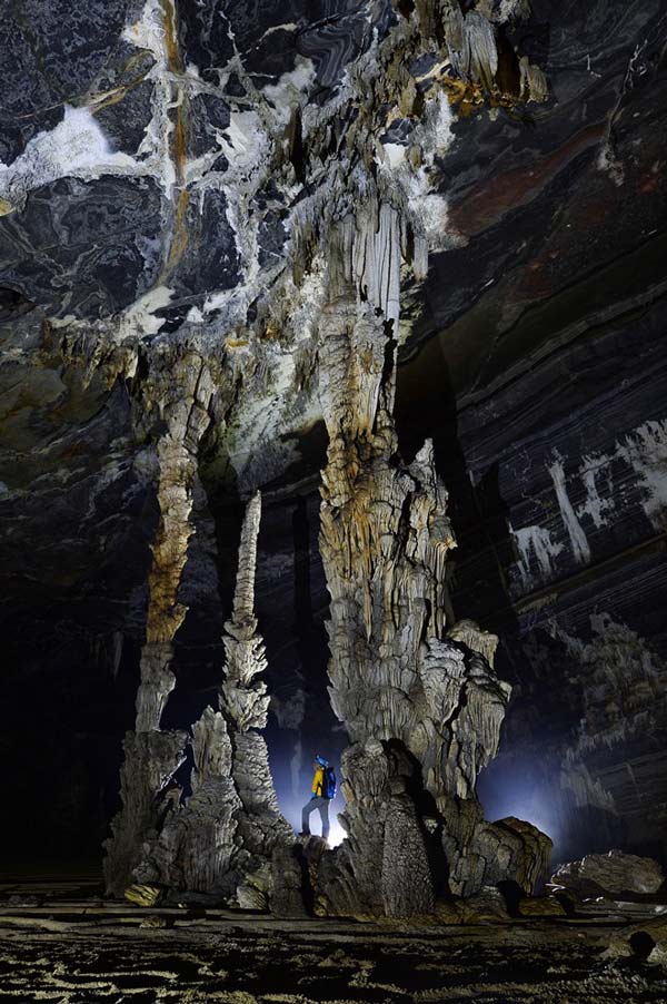 Picture 12 of Watch the giant virtual stalactites in Tien cave