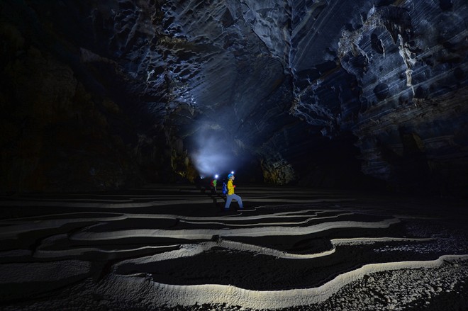 Picture 13 of Watch the giant virtual stalactites in Tien cave