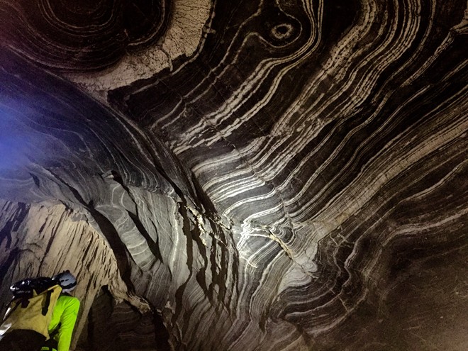 Picture 14 of Watch the giant virtual stalactites in Tien cave