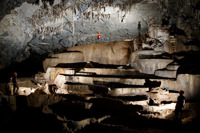 Picture 3 of Watch the giant virtual stalactites in Tien cave
