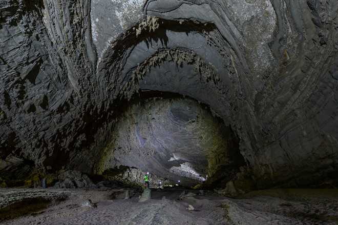 Picture 4 of Watch the giant virtual stalactites in Tien cave