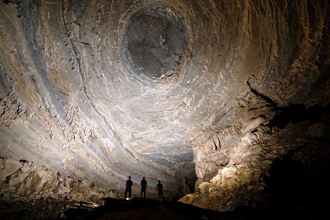 Picture 6 of Watch the giant virtual stalactites in Tien cave