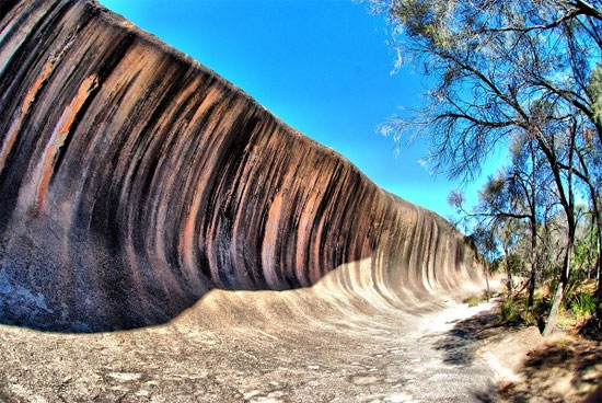 Watch the magical rocky area with beautiful ripples