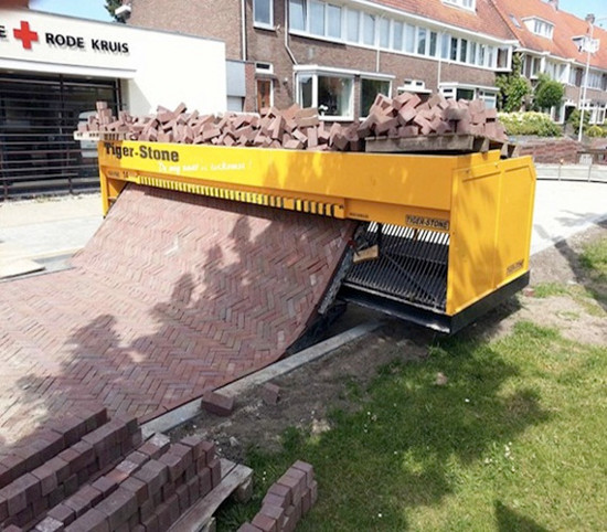 Picture 1 of Weaving machine is brick
