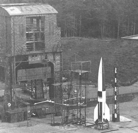 Picture 2 of Wernher Von Braun makes missiles.