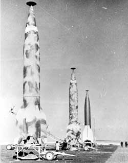Picture 4 of Wernher Von Braun makes missiles.