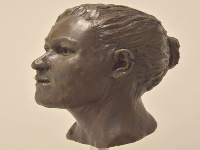 Picture 1 of Western Luong Nu Quoc was found in America