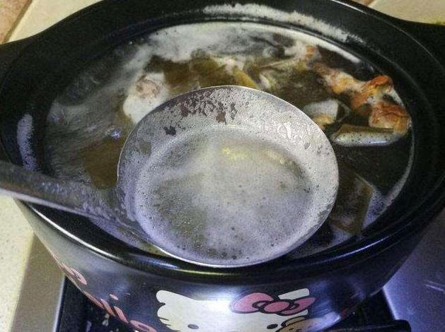 Picture 4 of What are opaque foam that appears in the food pot when cooking?
